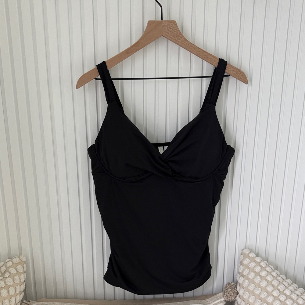 Black Women's Tank Top with V-Neck Twist